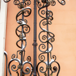 Sécurisez vos escaliers avec des garde-corps en ferronnerie artistique aux motifs élégants Luneville